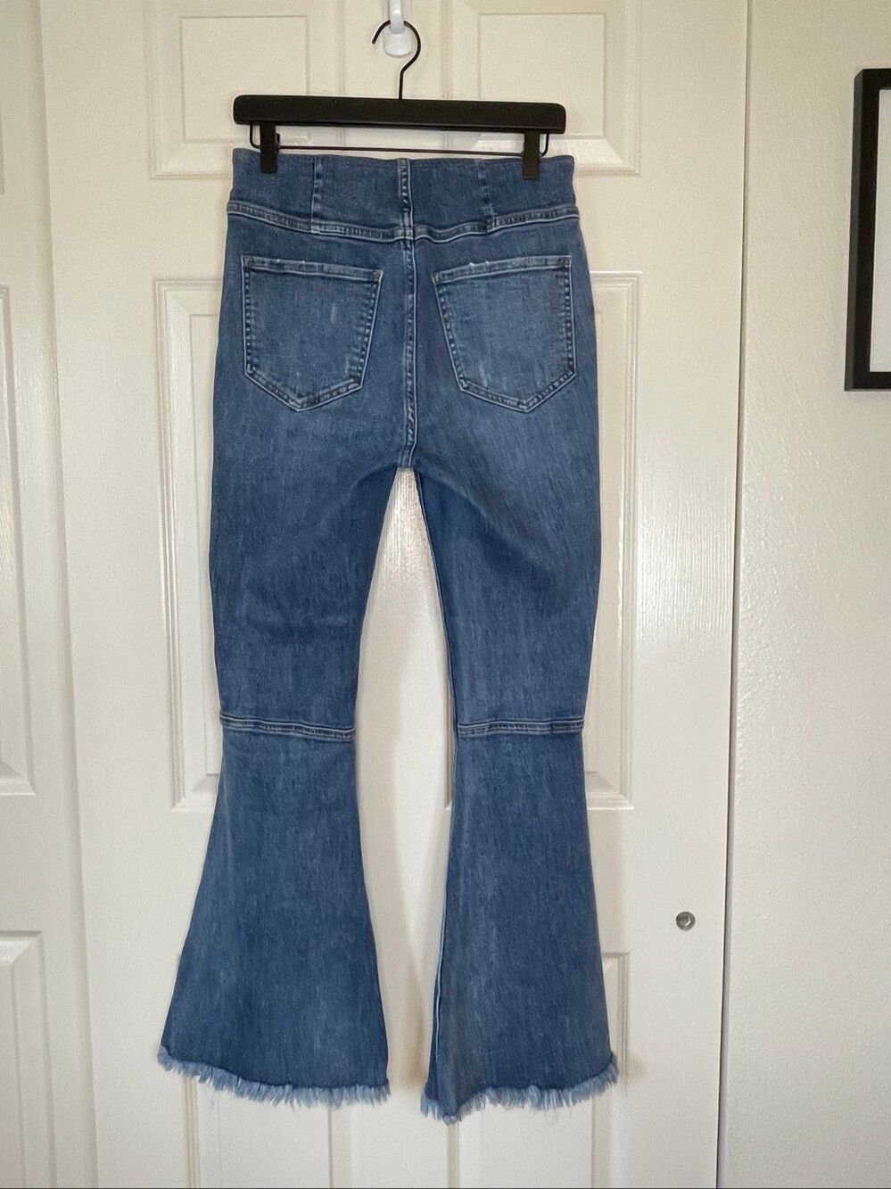 Risen Pull On Flare Bell Bottom Ripped Knee Distressed Jeans size Medium - Picture 2 of 12